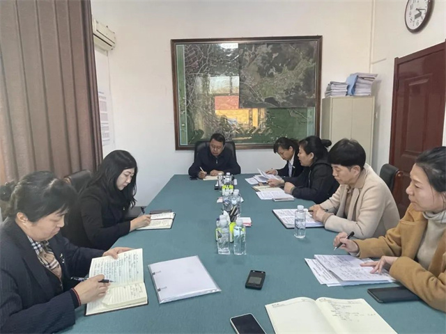 邵民学主持召开教育工作推进会议并深入第二中学调研